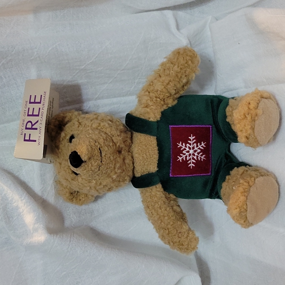 Hallmark. Mistletoe kisses bear